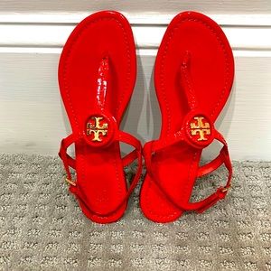 NWT Tory Burch t strap sandals in bright poppy red/orange color